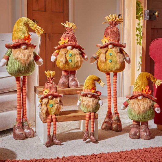 Mrs Straw - Standing