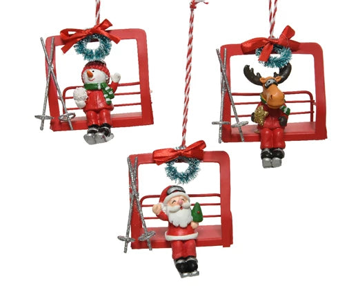Figure iron with glitter details with red plastic wreath