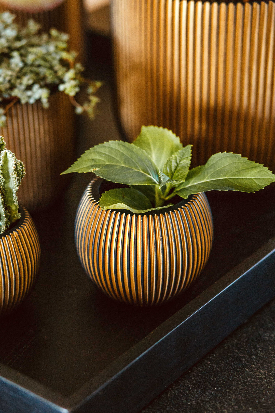 Vase ball Groove Ø18x15 black gold