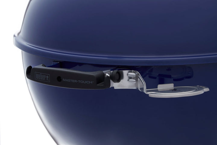 close up of a handle on a Weber 5750 Ocean Blue