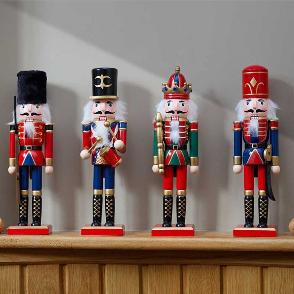 Nutcracker Large - Traditional