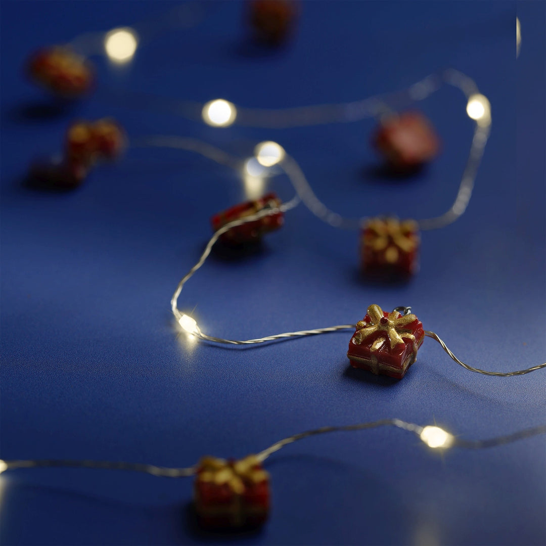 Battery-operated micro LED decorative string lights, silver wire, warm white, 1.9m, alternate view