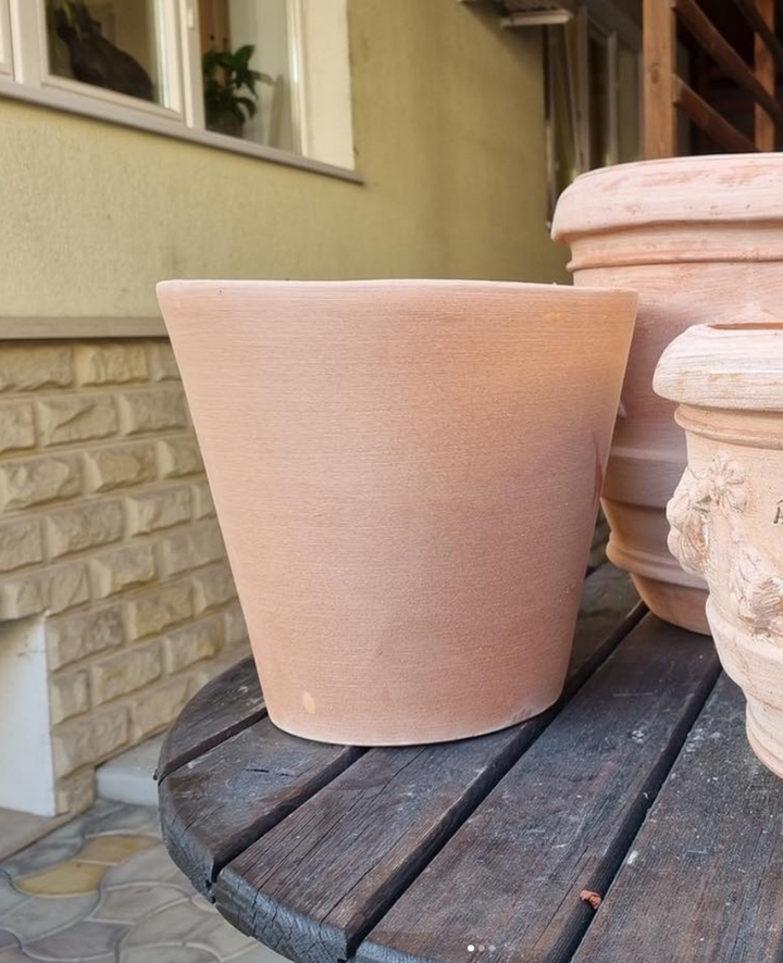 Artisinal Terracotta Modern Conical Pot Ø45cm H40cm (Conico Moderne)