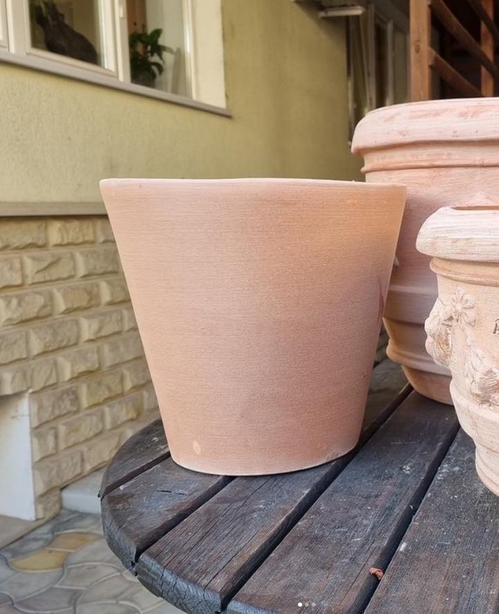 Artisinal Terracotta Modern Conical Pot 45cm/H40cm (Conico Moderne)