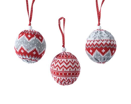 Bauble polyester bauble in knotted fabric with wooden bead  red/colour(s) L.8cm x W.8cm x H.8cm
D.8cm