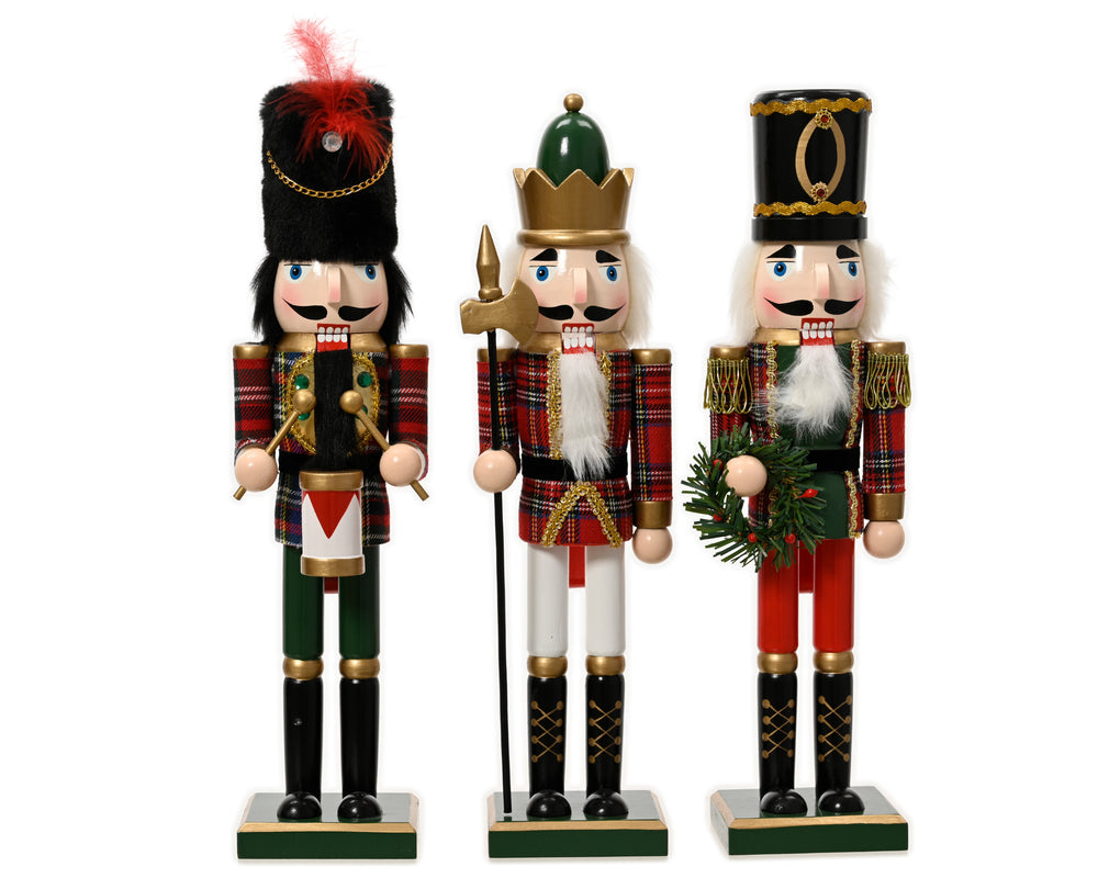 Nutcracker pinewood polyester check 3ass fsc mix 70% assorted L.10cm x W.8cm x H.38cm