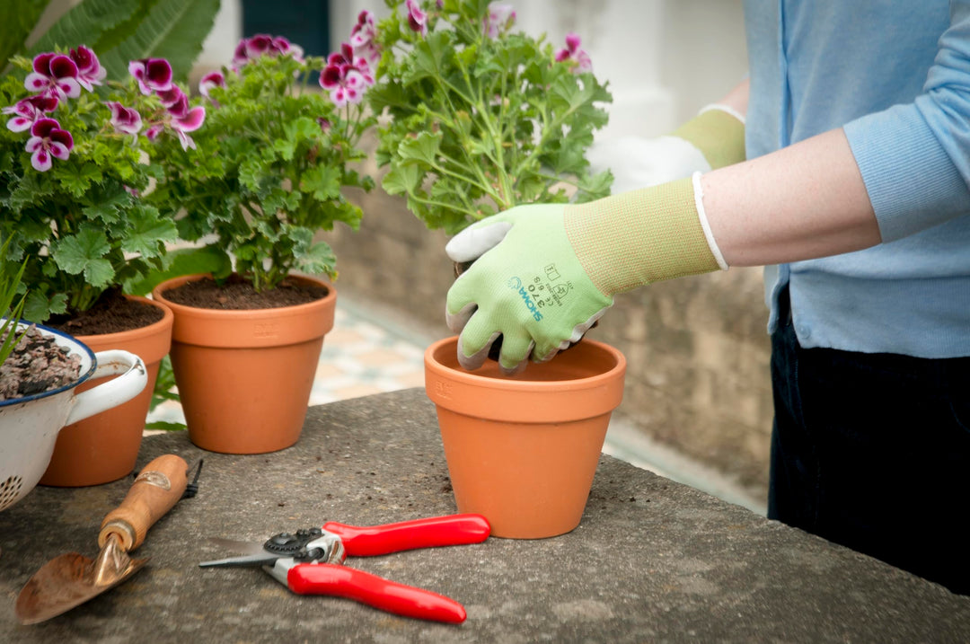 Showa 370 Green (S) - Tools & Equipment - Windyridge Garden Centre