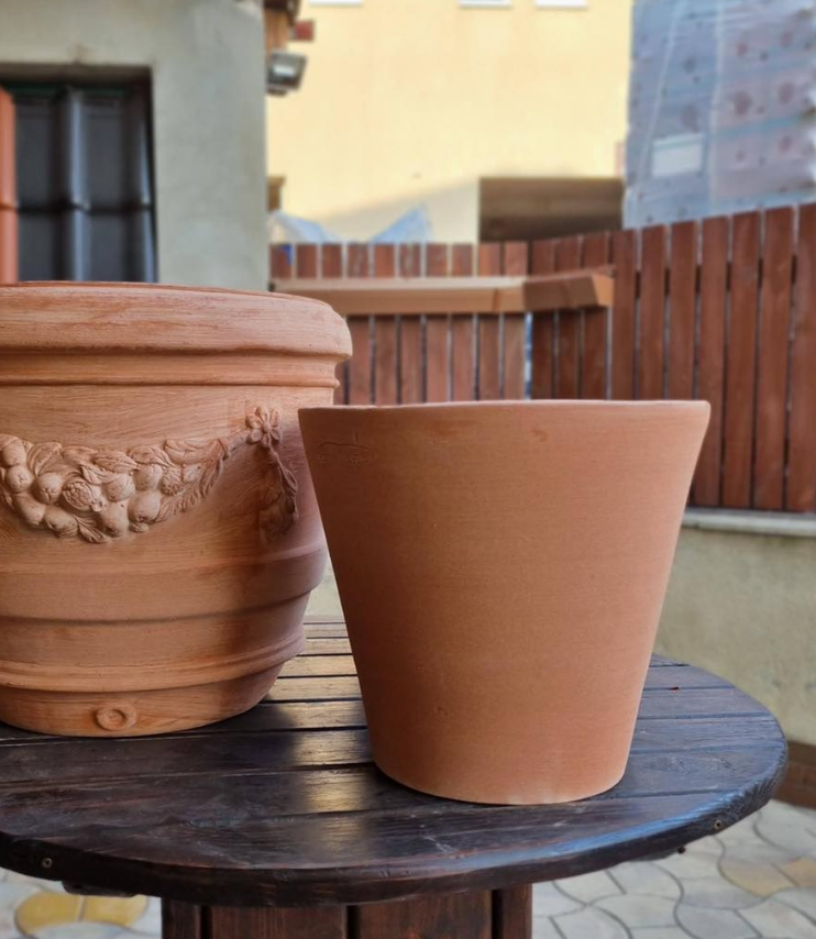 Artisinal Terracotta Modern Conical Pot 30cm/H27cm (Conico Moderne)