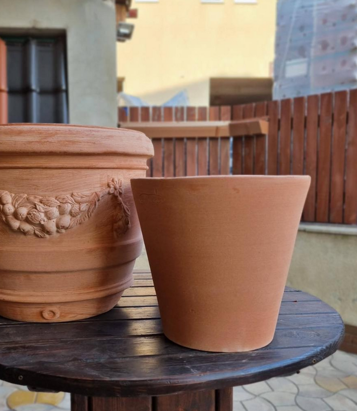 Artisinal Terracotta Modern Conical Pot 37cm/H33cm (Conico Moderne)