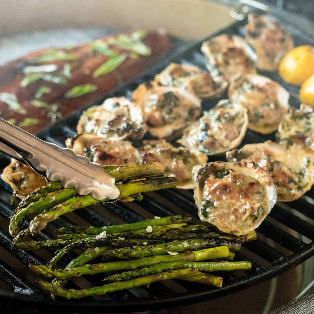 Food on the stainless steel cooking grate of the Kamado Joe Big Joe III Standalone