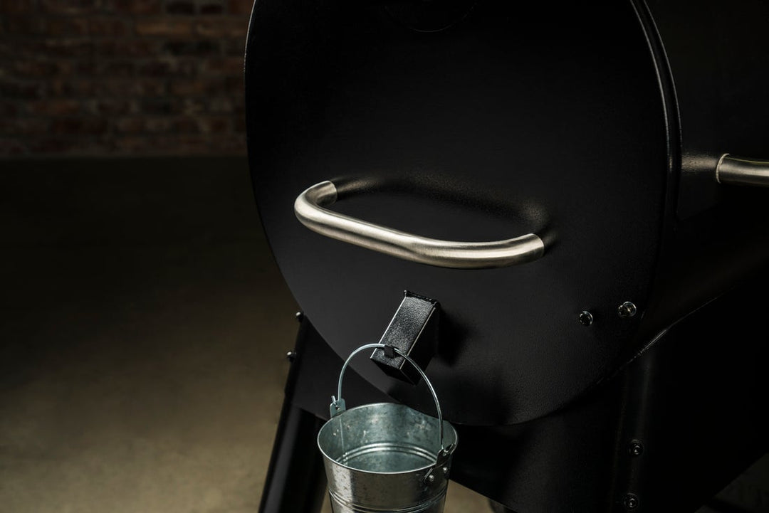 Traeger Pro 780 Barbecue grease trap with a hanging bucket