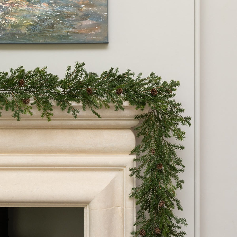 Fine pine Christmas garland with cones, 180cm