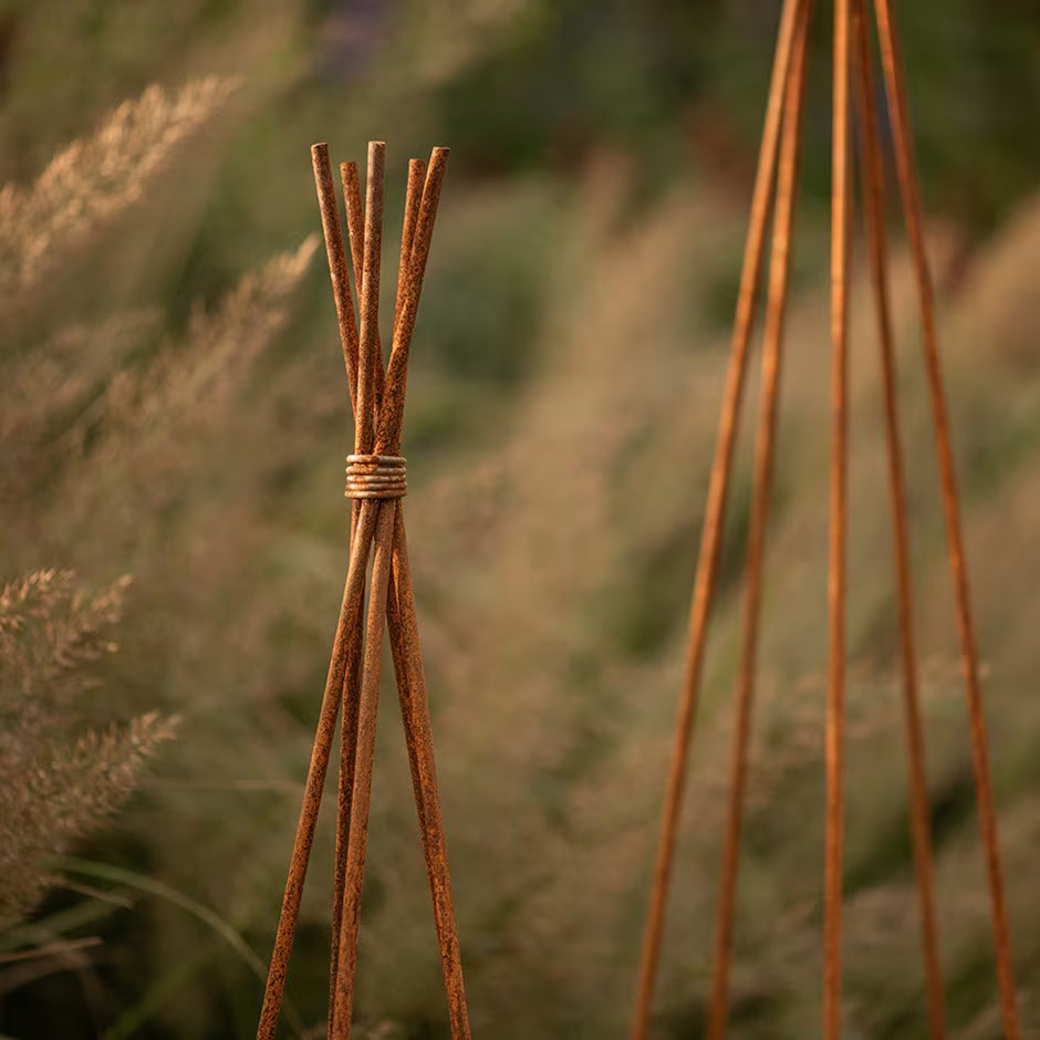 Willow style obelisk rust