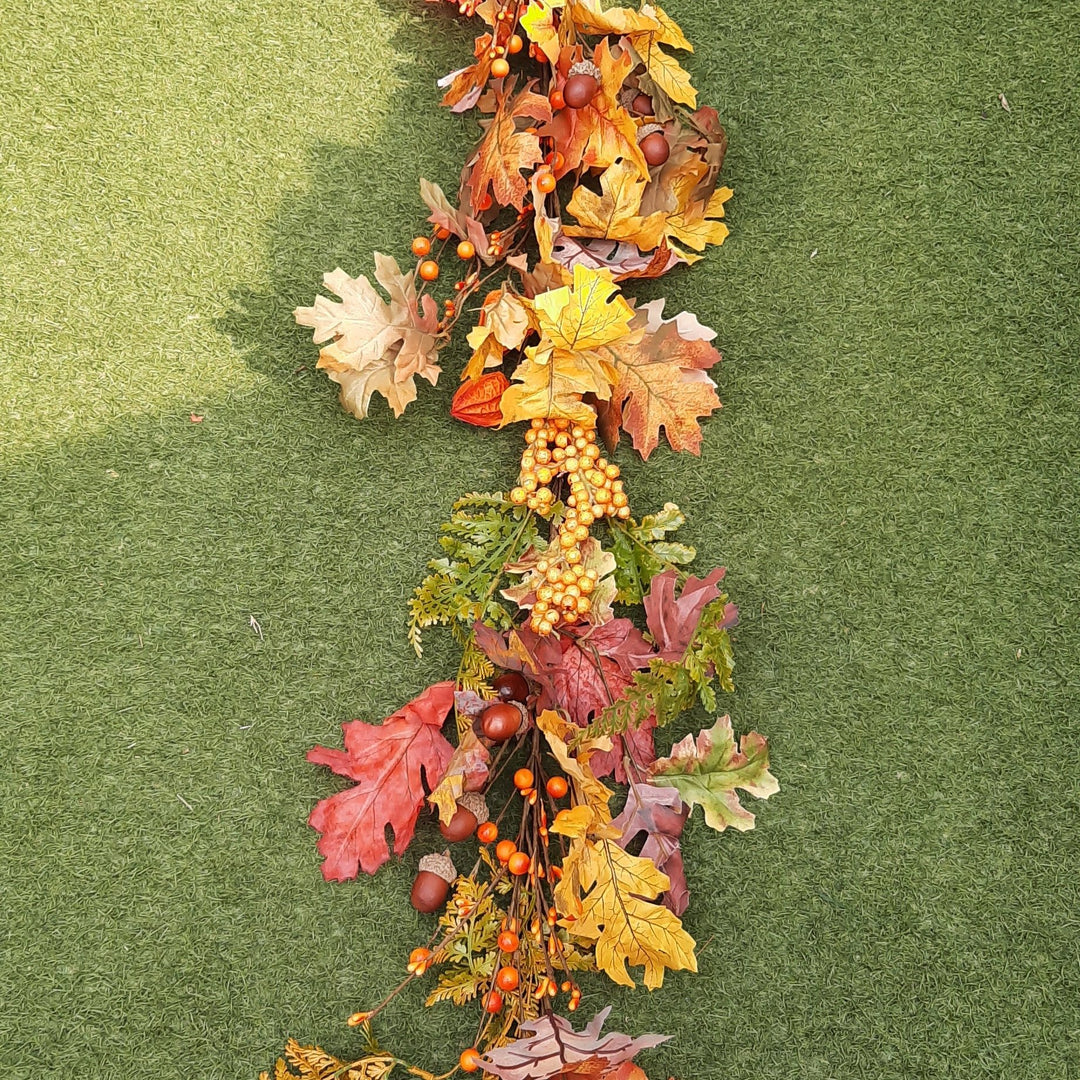 Oak Leafs and Lanterns Garland (152 cm)