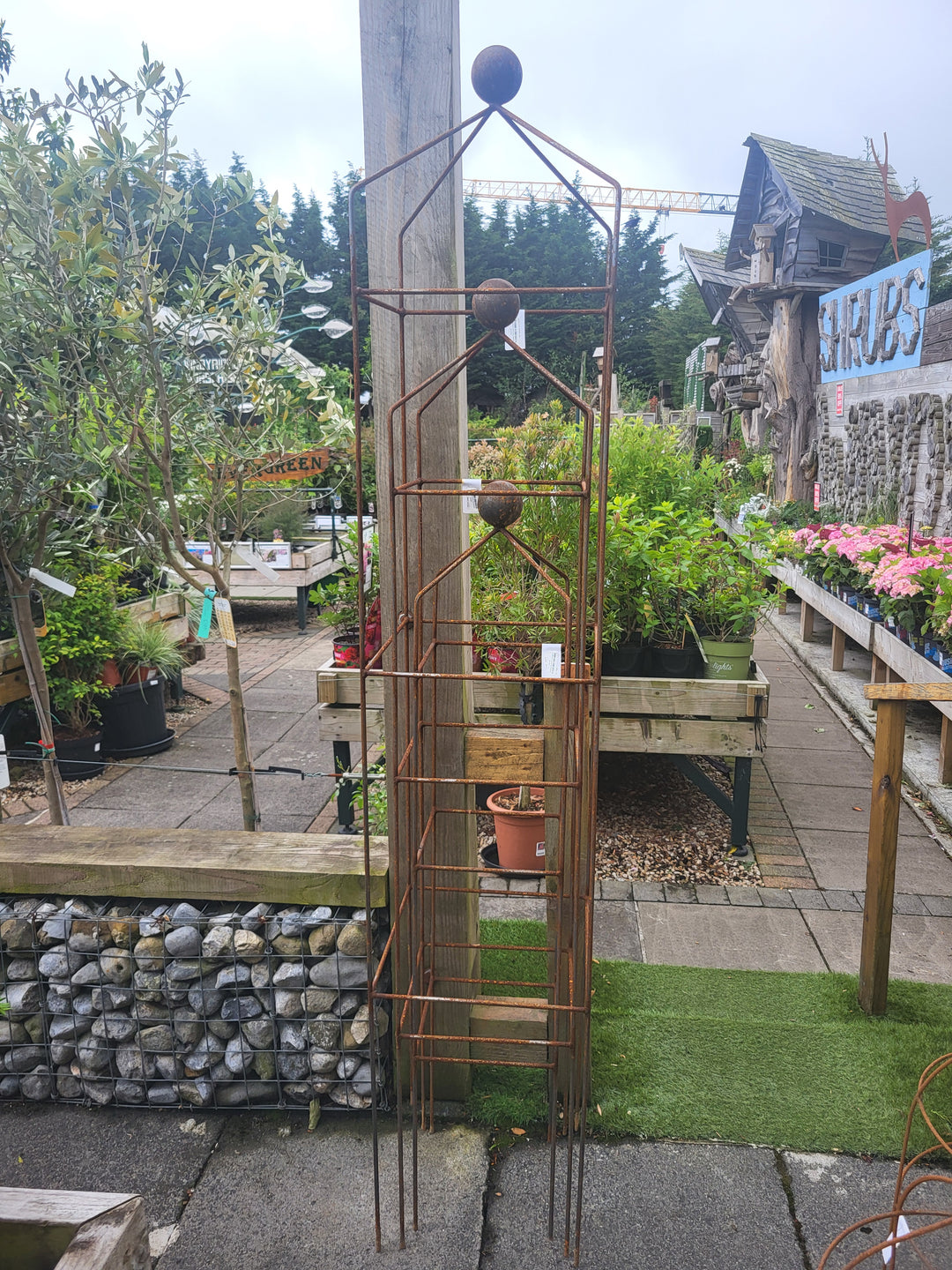 Pyramid Sq Castle obelisk L