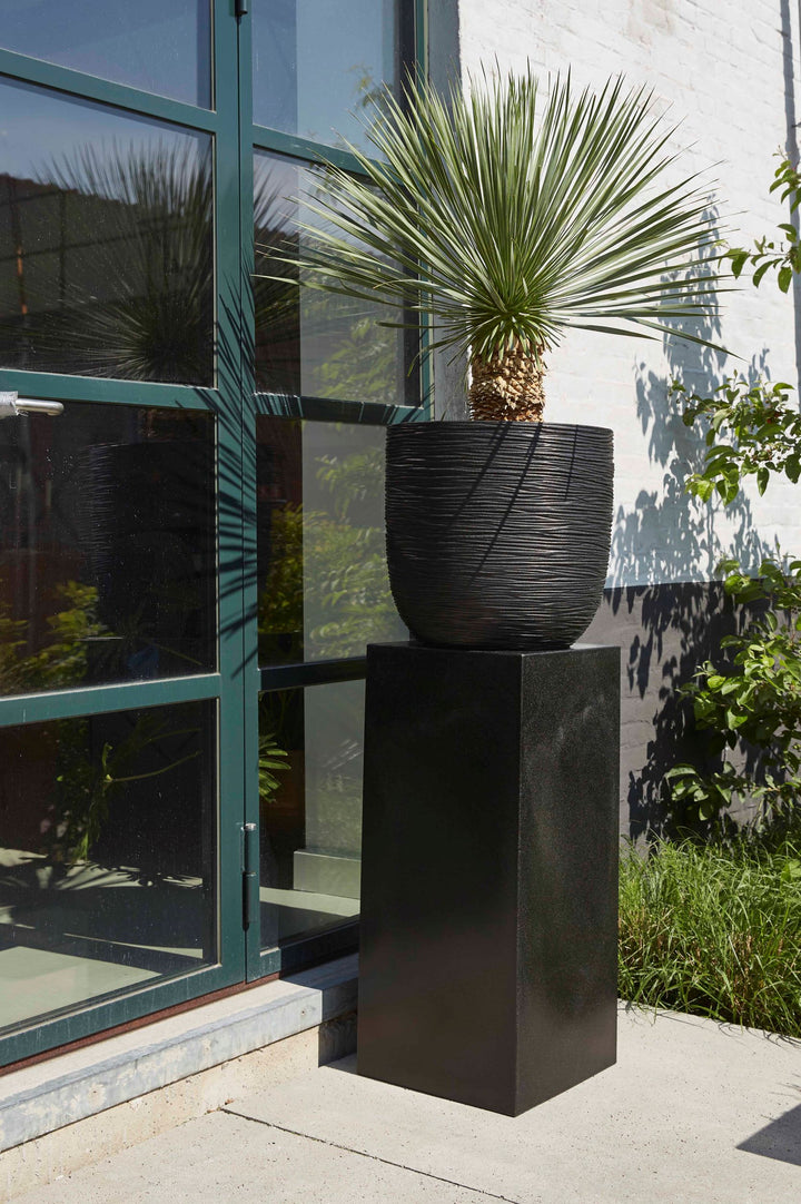Planter Ball Rib Pot Black NL Ø43cm H41cm