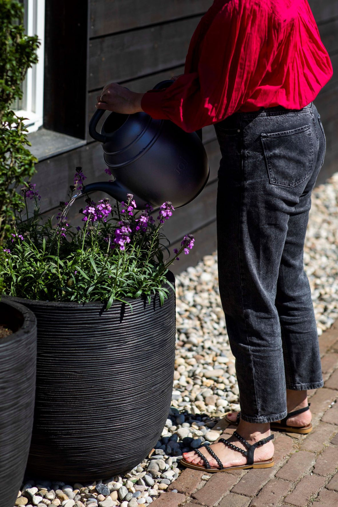 Planter Ball Rib Pot Black NL Ø43cm H41cm