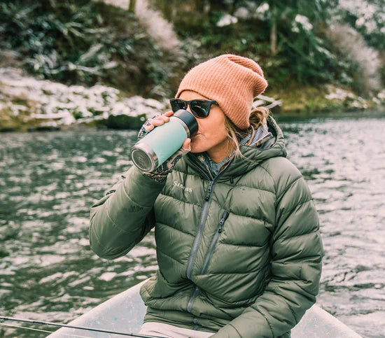 YETI RAMBLER 12 OZ HOTSHOT BOTTLE NAVY